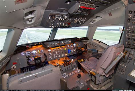 dc-10-30 cockpit